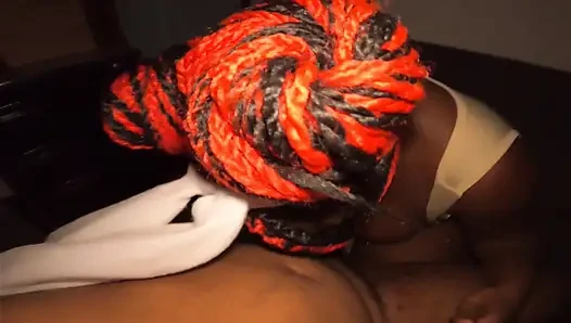 Gadis nakal kulit hitam dengan toket aduhai ini lagi asik nyepong kontol sambil meludahi toketnya yang ditindik - jhodez1