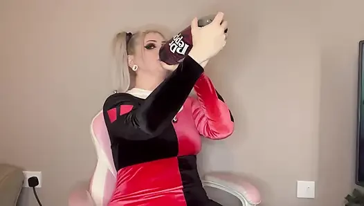 Tantangan untuk nggak goyangin harley quinn cosplay