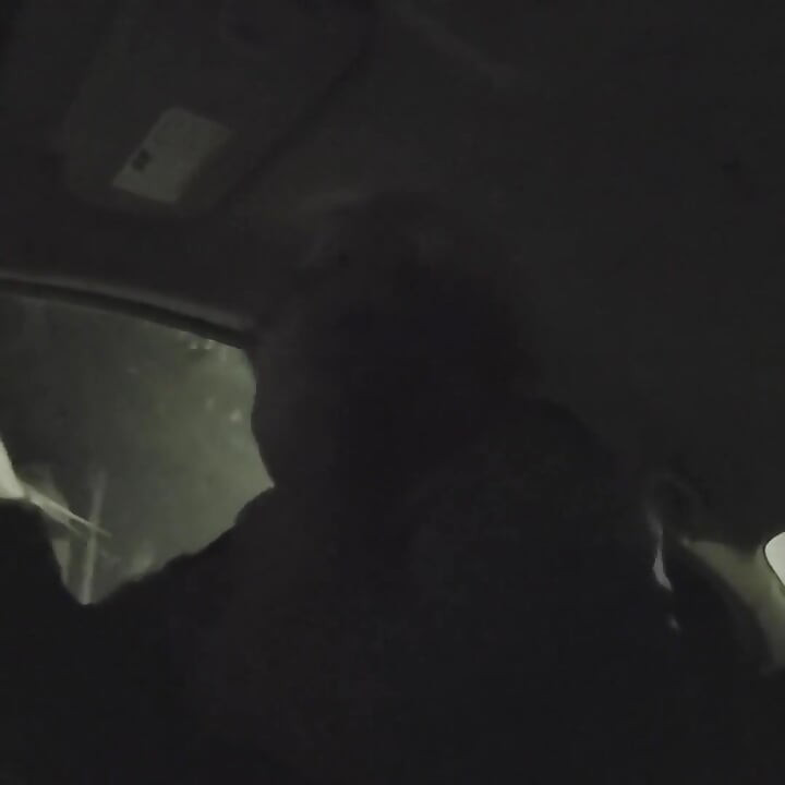 Das schmutzige höschen der freundin lässt mich in meinem auto sprudeln, während ich ihr haus verlasse, teil 1 von 2