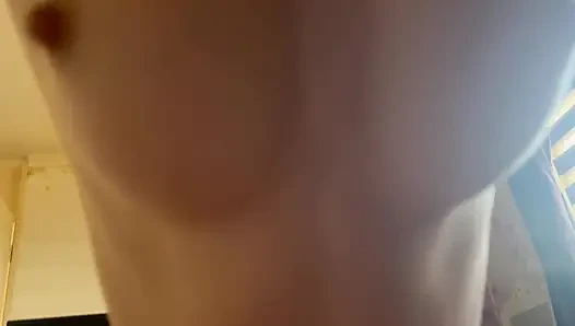 Миниатюрная худенькая подруга трутся о мой хуй и скачет до оргазма