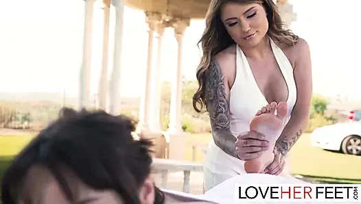 Lesben adria rae und lexi luna verehren sich gegenseitig am körper