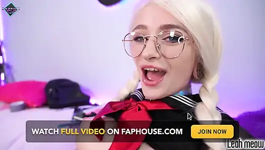 Sınıf arkadaşı bağlı ve tüm deliklere sikiliyor