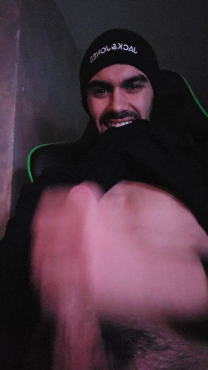 I masturbate for you !