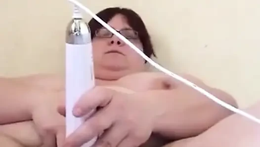 İri güzel asa ve dildo yüksek sesle bacak sallıyor yoğun çoklu orgazm