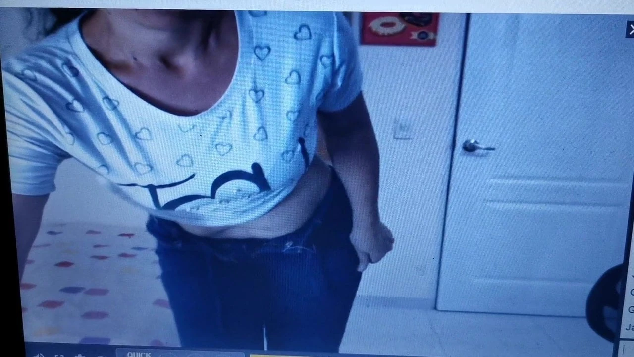 34 yrs old Curvy Milf in Jeans