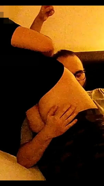Trenutak koji morate vidjeti iz filma "Ja i moja najbolja prijateljica se zabavljamo, stare snimke"
