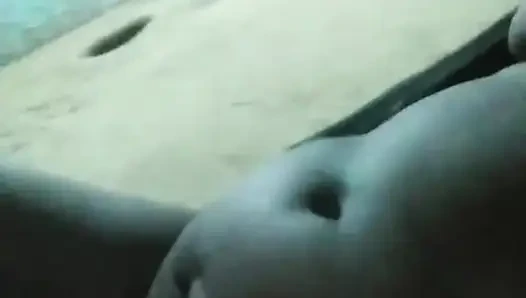 Ateşli gecem videonun ve seksimin tadını çıkarıyor