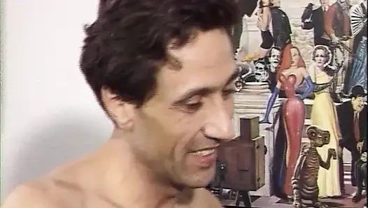 Sürtük sarışın Alman orta yaşlı seksi kadın iki yarağa biniyor