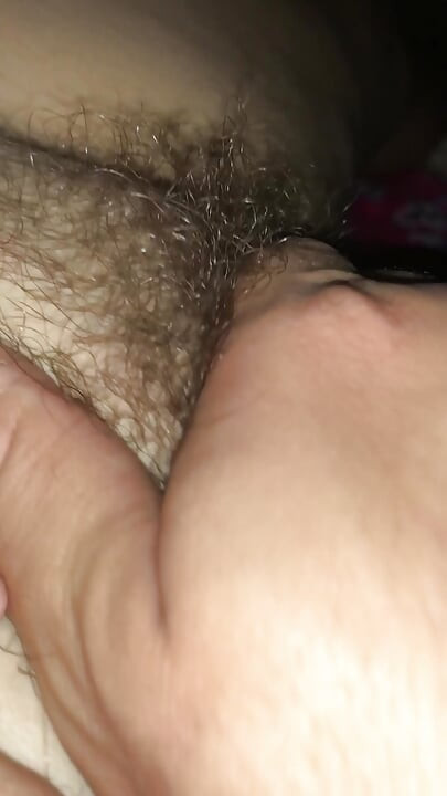 Digitación profundo! Esposa natural se moja y gimiendo