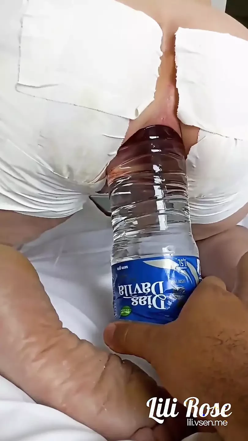 Fucking my ass with a 1L bottle