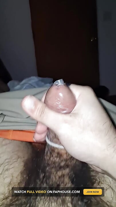 抚摸鸡巴