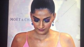 Sonam kapoor cum hołd 01