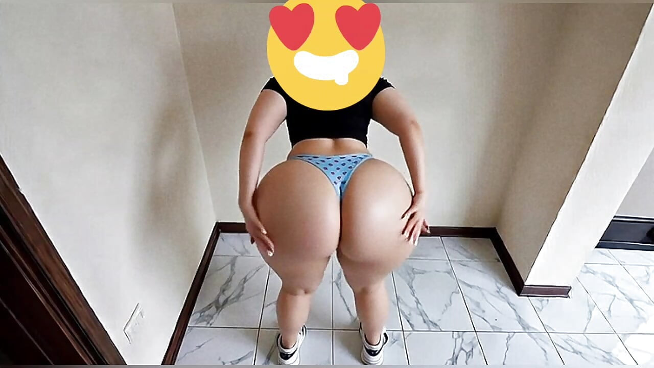 大きなお尻の女性が優しく動かしている