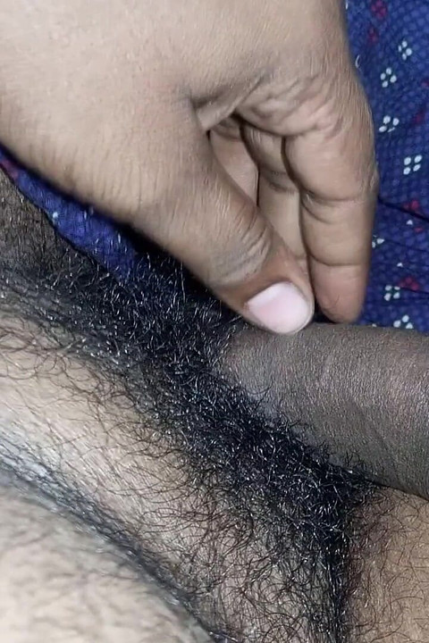 Индийский паренек с большим членом сосет и лижет дырку в киске