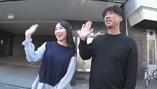 Mina Sakura Lagi Asik Pamer Memek Istri Tetangganya Yang Seksi