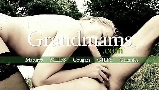 Seks threesome tua dan muda sama nenek kurus dan pasangan remaja