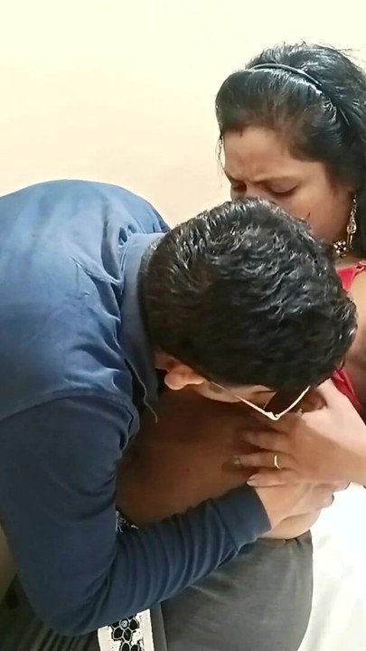 Indisk Shrimoyee Bhabhi Full Natt Varm Romantisk Knulling Med Hærmann i Saree | Klipp 1