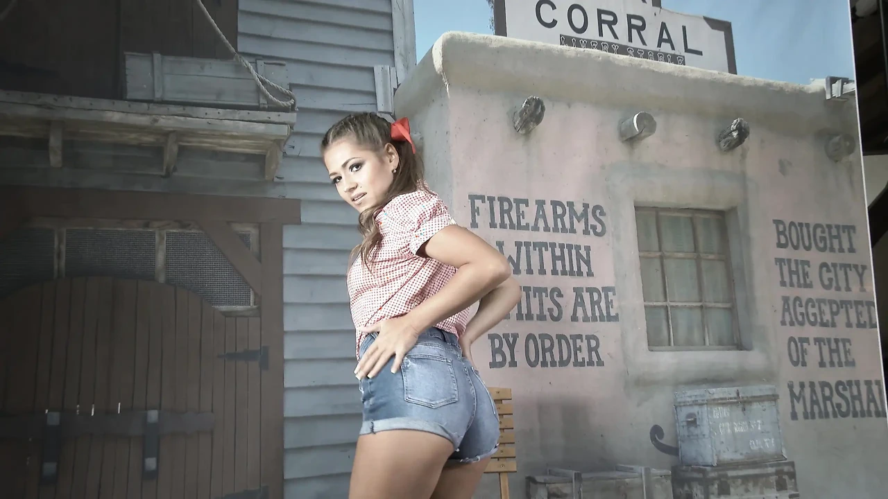 438 - Serina Gomez