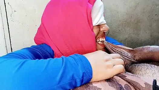 Meine muslimische schwägerin bittet mich, sie meinen penis lutschen zu lassen, während wir allein sind.
