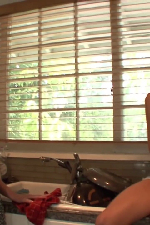 Üvey annem amcık yemek için oke diyor