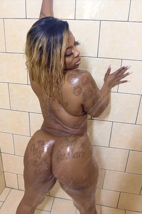 Artis media semaj lagi asik twerking sambil bugil di kamar mandi
