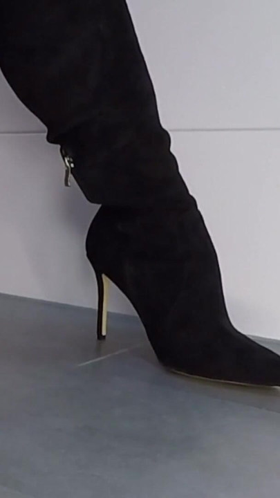 Zapanjujući trenutak iz "Crossdresser u visokim potpeticama hands-free orgazam prostate, svršavanje"