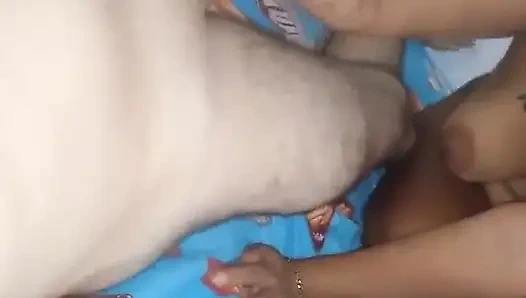 18-летняя девушка с огромными натуральными сиськами обожает жестко трахаться