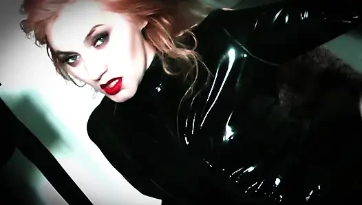 Aşırı güçlü baştan çıkarıcı kadın