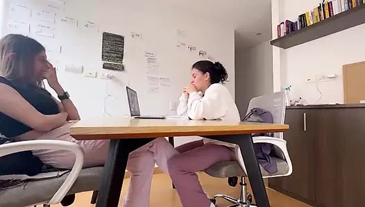 Die Nachbarin Spielt Immer so, Als Wolle Er Lesbisch Sein