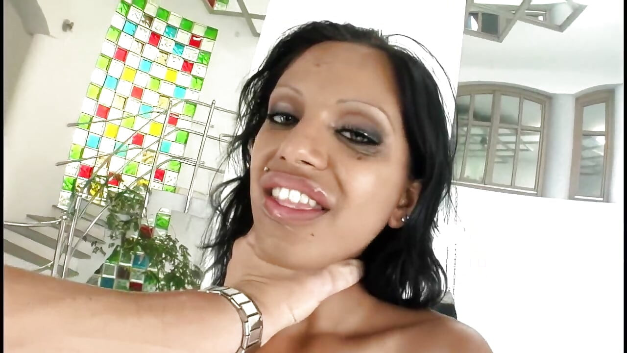 Tesuda gata é fodida no fundo do cu - Anal Party