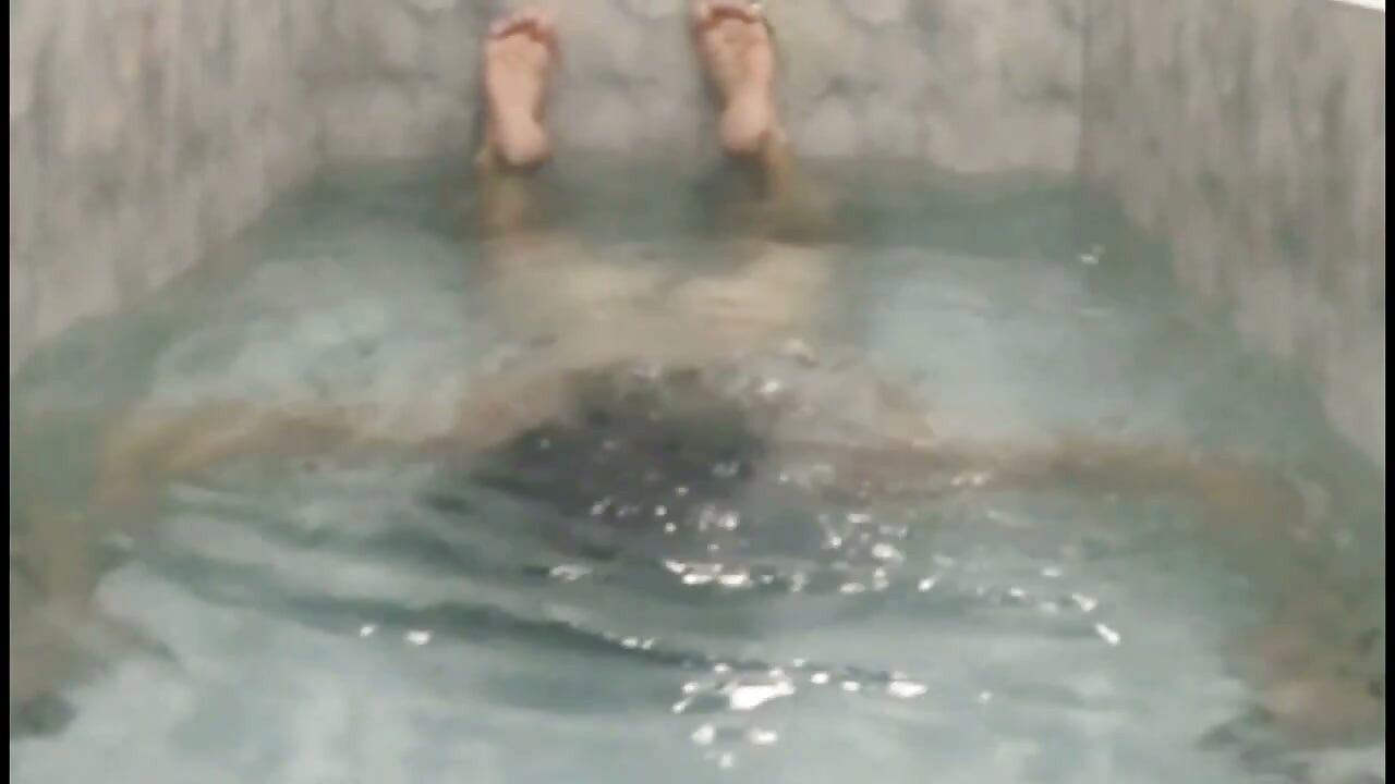 Bandar sissy underwater flexible bath with orgasm