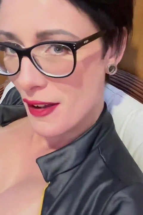 Squirting and Tuxedo Fetish Session with Pornstar Cris Bathory