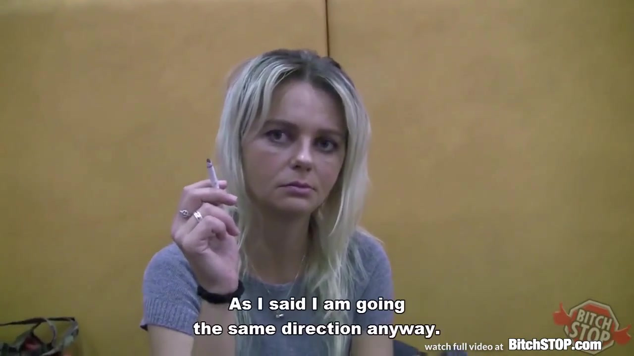 婊子站 - 金发捷克熟女在公交车站被接