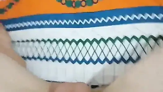 Я изменяю своей подруге с этой божественной 18-летней брюнеткой