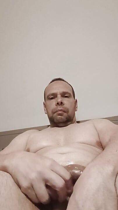 It's hard to get hard tonight, no one turns me on cam