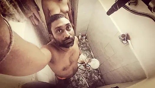 Üvey kız kayınpeder üvey babasına süt için yalvarıyor, kocası çalışıyor