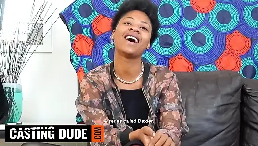 Aku ngentot cewek semok kulit hitam ini di luar ruangan dan nggak pernah ketinggalan layanan minggu