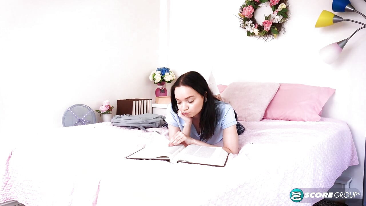 Siswi selina imai meremas toketnya yang aduhai sambil dientot