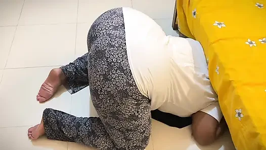 Dicker arsch, kurvige muslimische heiße stiefmutter unter dem bett stecken Dann will sie von mir analfick! Episode-1