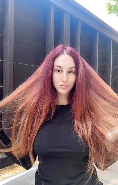 Artemisia si tante seksi italia dengan toket besar suka fetish rambut panjang di luar ruangan