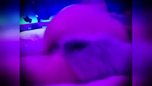 Без цензуры - мужчина снимает на видео Красивую латинскую соседку в душе - и он трахает ее очень жестко.