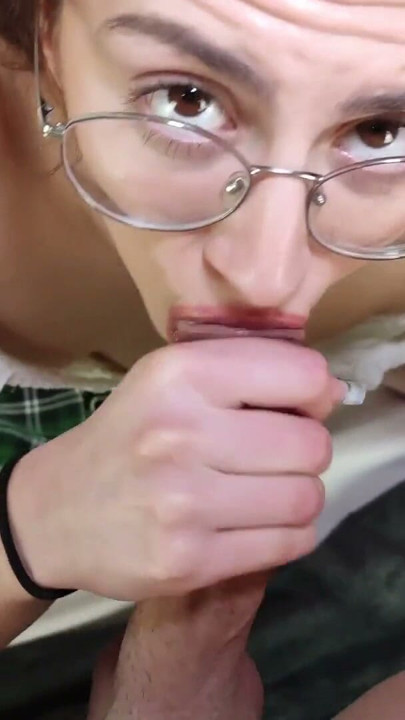 4K FETISH SNEAKERS SHOEJOB CUM IN MOUTH PART. 2 | Clip 1