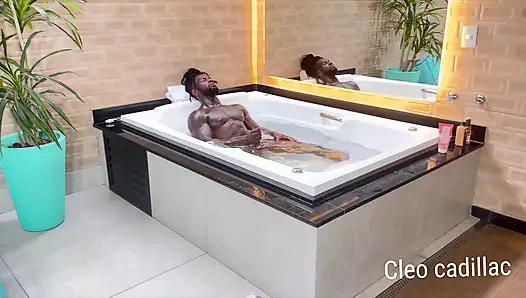 Рогоносец хотел увидеть, как его жена трахается с чёрным членом большого члена