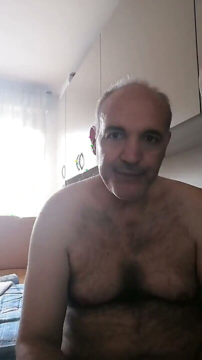 Masturbe-ți pula, Carlo, e bun pentru sănătatea ta!