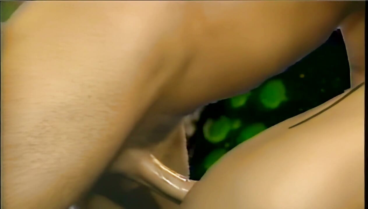 Creampie Escorrendo e Gozada no Rosto Depois de Foda em Grupo
