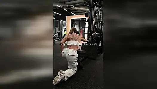 TIKTOK KAZASı 18 YAŞıNDAKI CANLı YAYıN SıRASıNDA KREMSI AMCıĞı SıZDıRıYOR