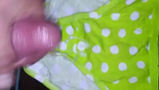 Seksi sert horoz külot üzerinde sağladım.