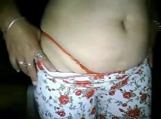 Mateur playing by webcam