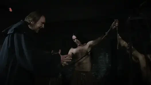 Eingesperrte Asiatische Hexe Bekommt Ihren Orgasmus Durch Die Groben Knoten Eines Seils