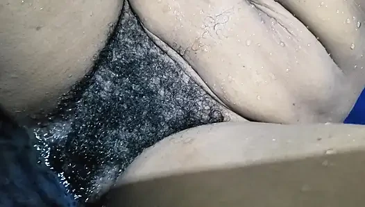 Rekaman seks istri hot dengan memek berbulu lagi asik dientot habis-habisan - close up
